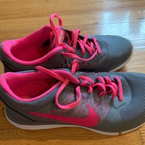 Women’s sz 9 gray and pink Nike